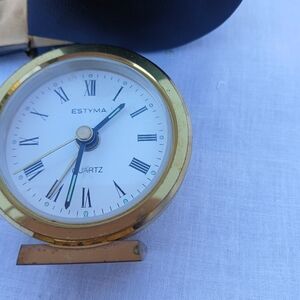 Estyma clock